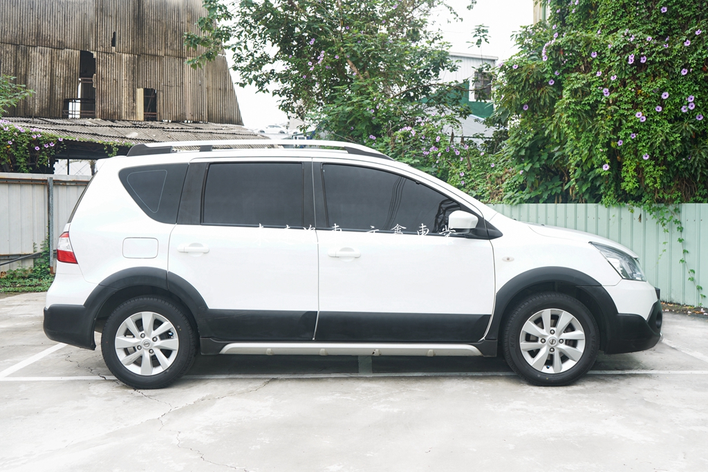 NISSAN 2020 LIVINA 1.6五人座 行家皮椅版3