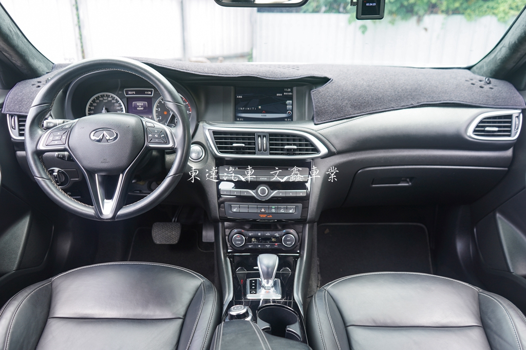 Infiniti 2018 Q30 1.6t風尚版11