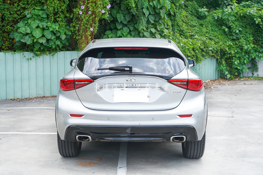 Infiniti 2018 Q30 1.6t風尚版5