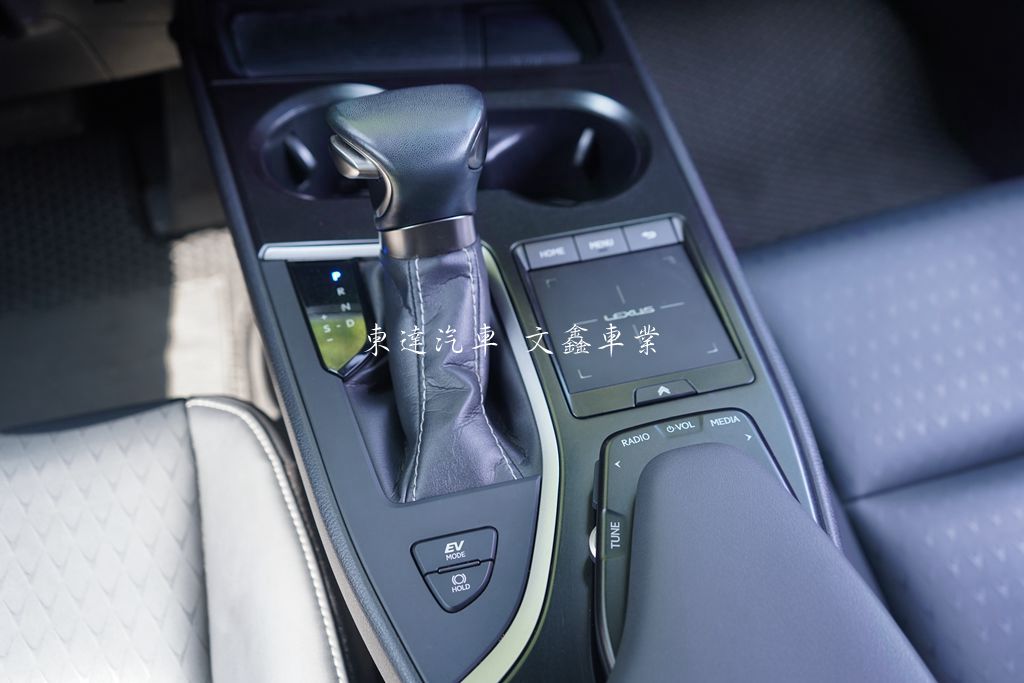 2021 Lexus UX250h 2.0豪華版18