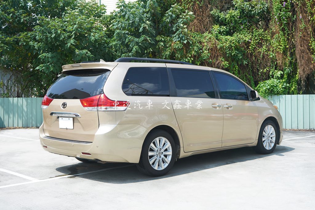 TOYOTA 2010 SIENNA 3.5 LIMITED｜豪華七人座4